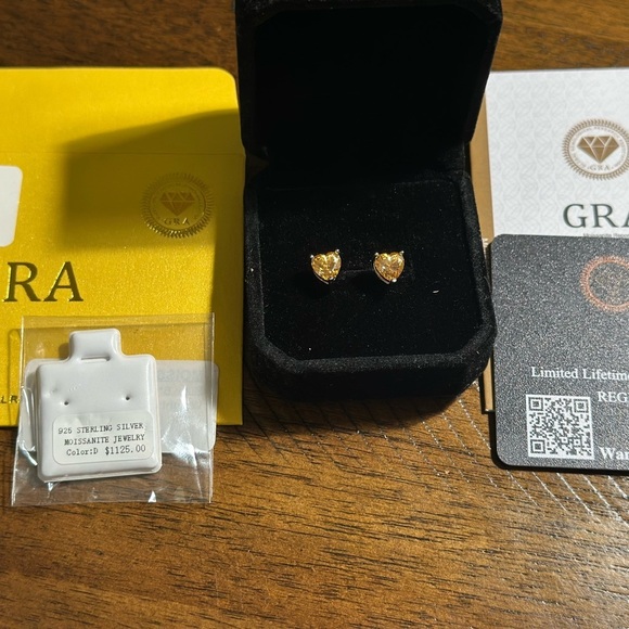 1.6CT Moissanite Studs Hearts Earrings .925 Silver - Picture 3 of 10